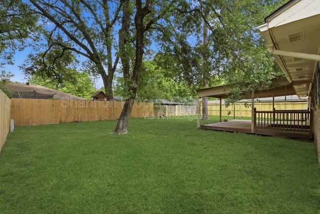 Building Photo - 2115 Oak Shores Dr