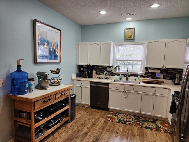 Building Photo - ~~~ LORDS CREEK ~~~