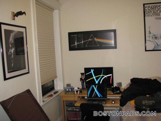 Building Photo - 204 Hemenway St