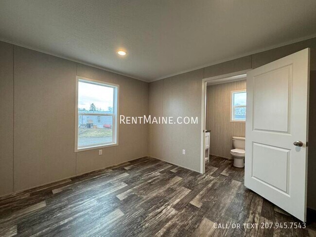 Building Photo - 194 F St