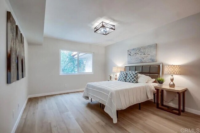 Building Photo - Fully Remodeled 2BR Condo with Designer Fi...