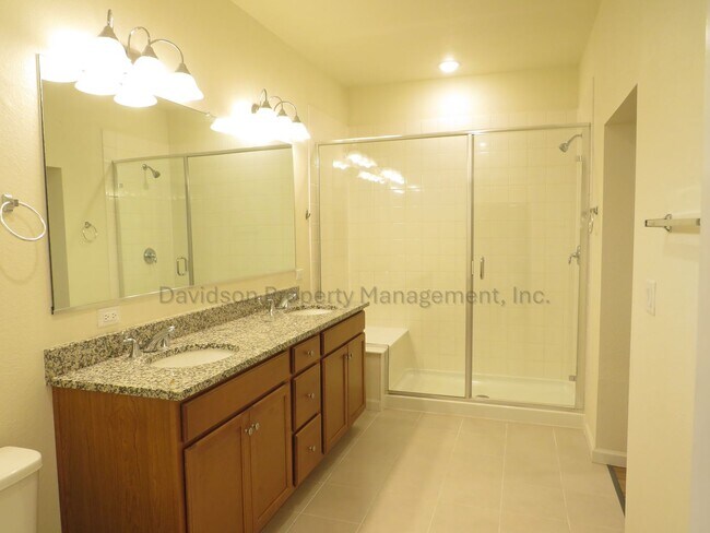 Building Photo - Beautiful Newer 2 Bedroom Condo in Briargate Area