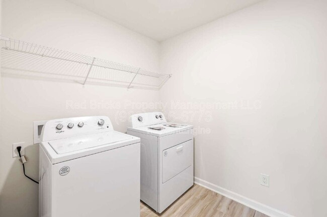 Building Photo - 1837 Vanderlyn St