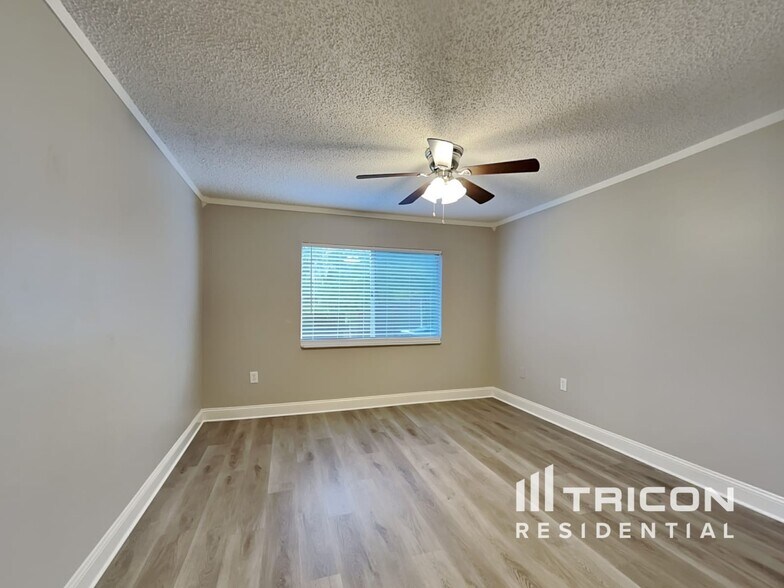 Building Photo - 1455 Marigold Dr