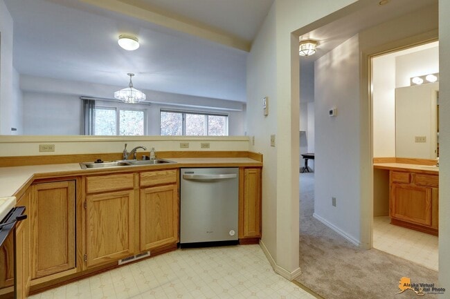 Building Photo - East Anchorage Condo with Fenced in Yard, ...