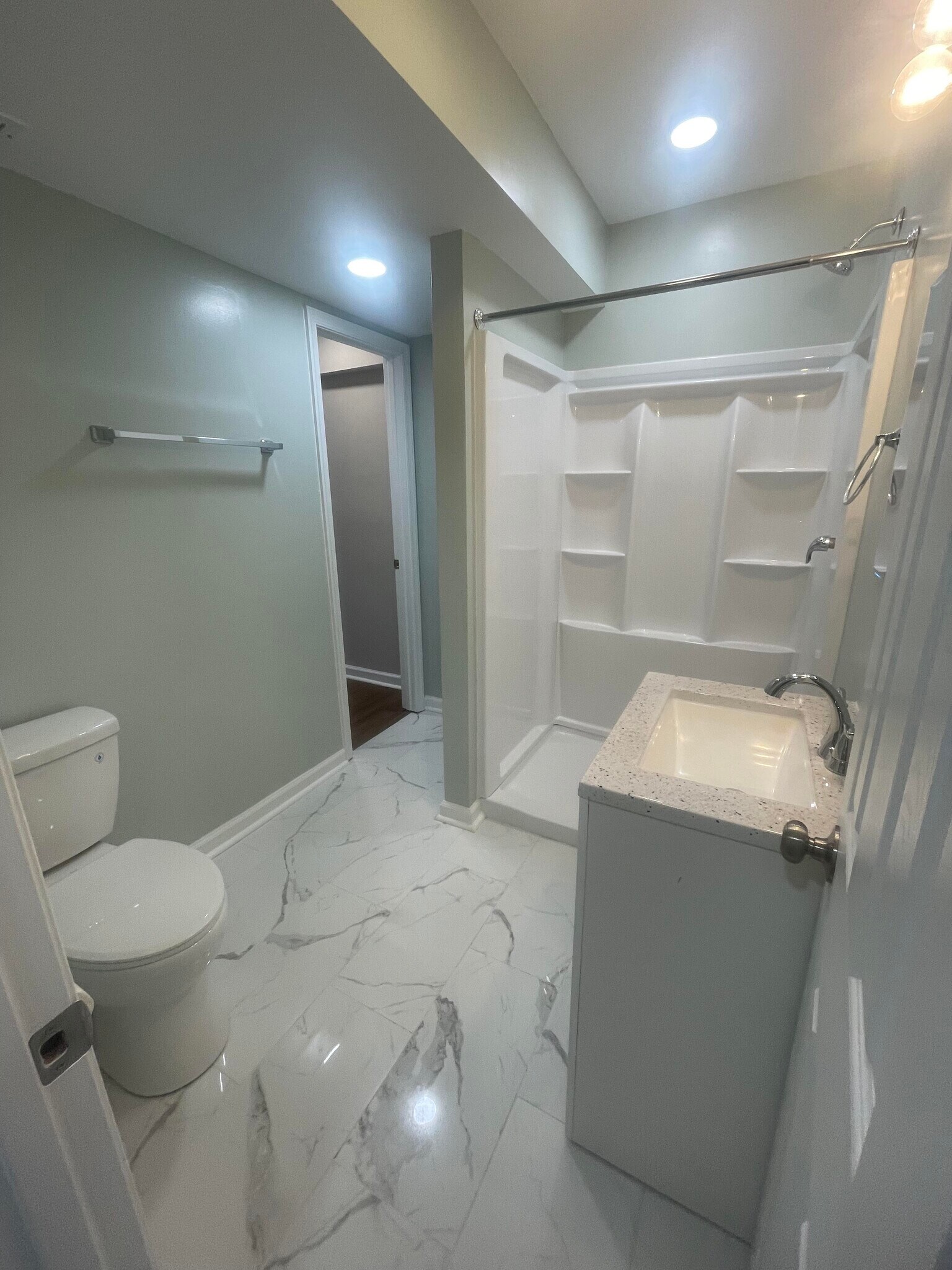 Building Photo - 221 Fallsway Ln