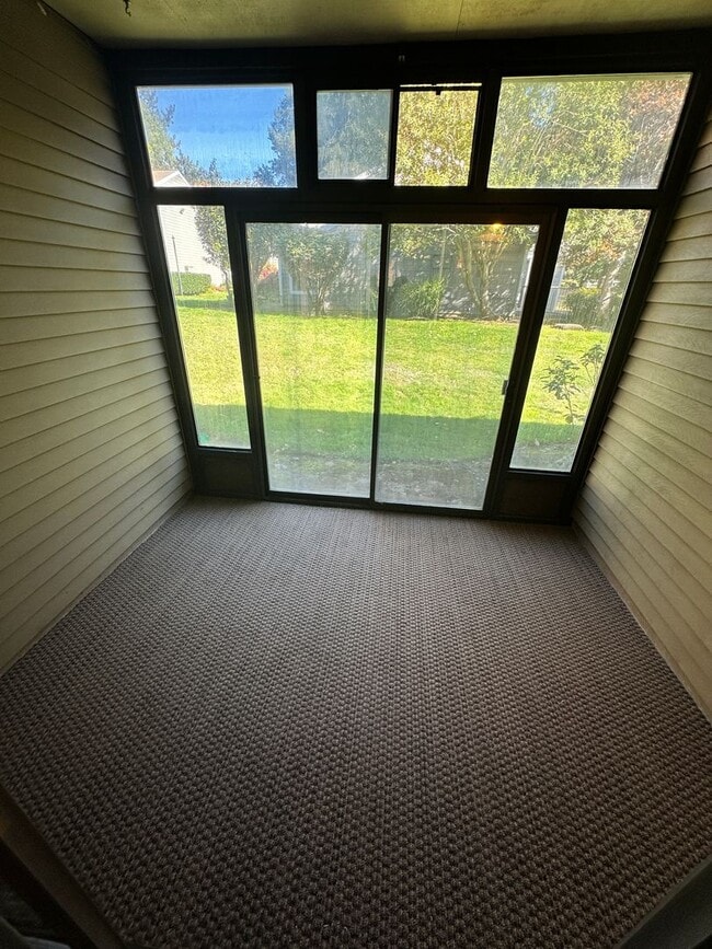 Building Photo - 3-Bedroom Unit on one level with a 1-car garage! Rent includes water-sewer and garbage!