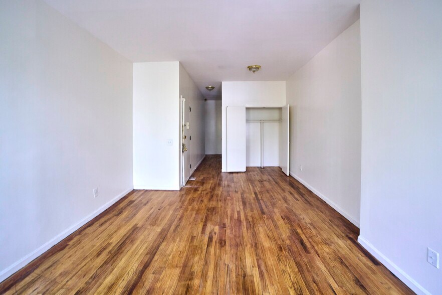 Building Photo - 248 Madison St