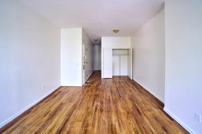 Building Photo - 248 Madison St