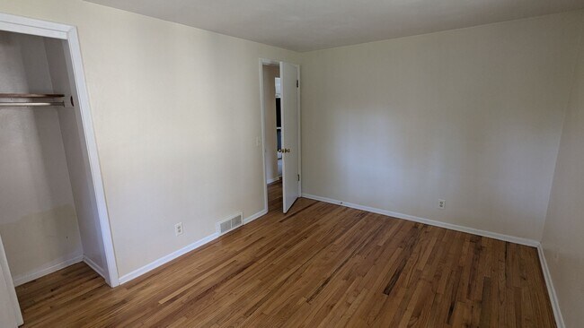 Building Photo - 321 Thorne Ave NE