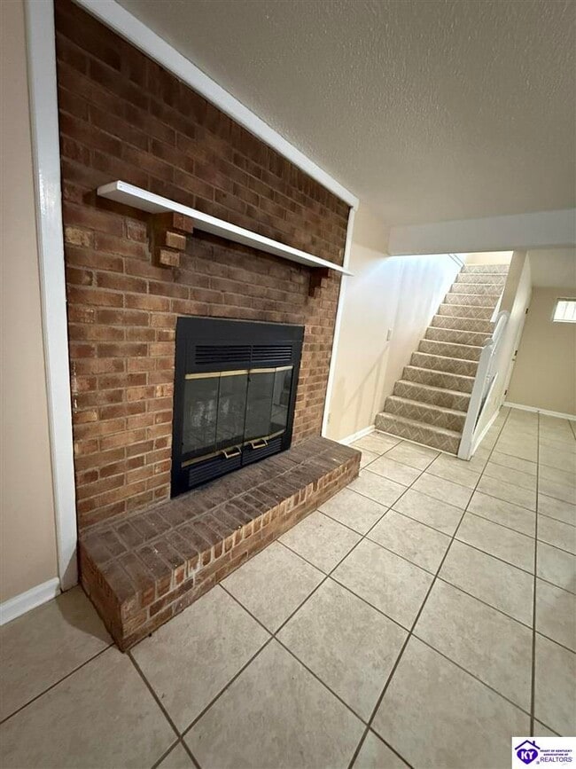 Building Photo - 114 Monroe St