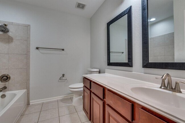 Building Photo - 628 Bottle Brush Dr