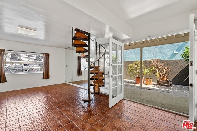 Building Photo - 112 Fleet St