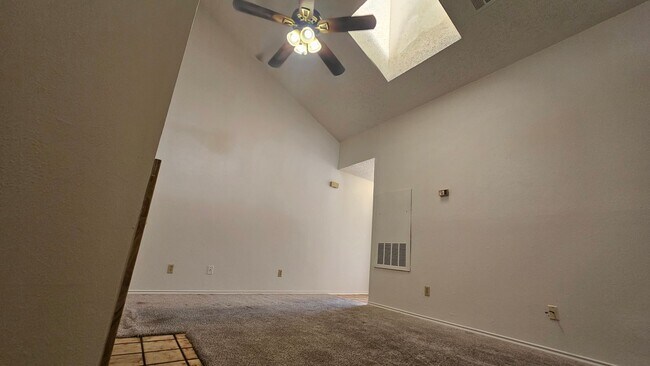 Building Photo - 544 E Windsor Dr