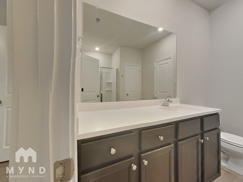 Building Photo - 15442 Maple Ter Dr