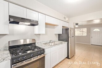 Building Photo - Recently Remodeled Garden Style 2 Bedroom