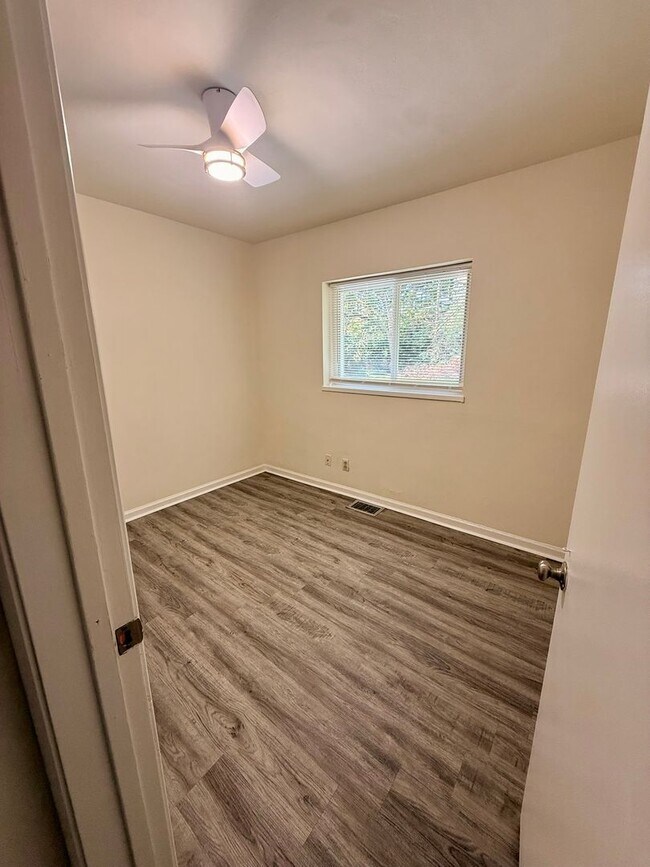 Building Photo - Beautifully Updated 3-Bedroom Brick Ranch in Kettering