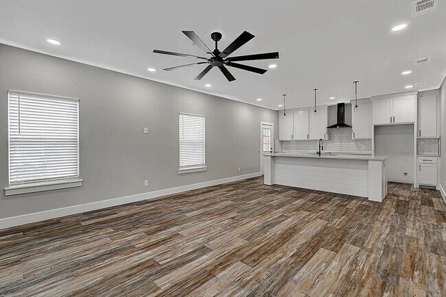 Building Photo - 91 Live Oak St