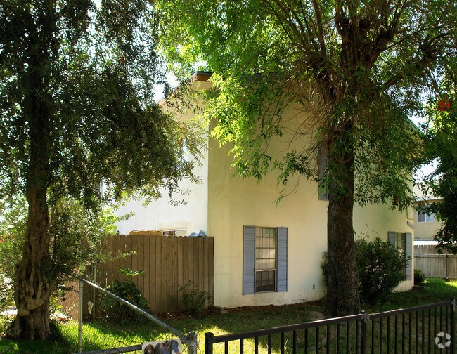Building Photo - 1018 N Sacramento Ave
