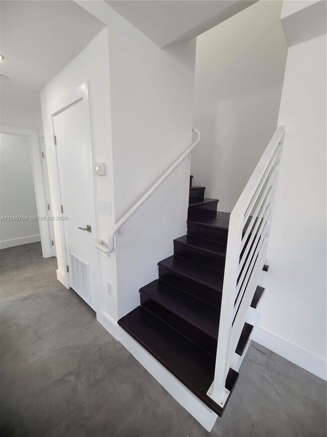 Building Photo - 825 Michigan Ave