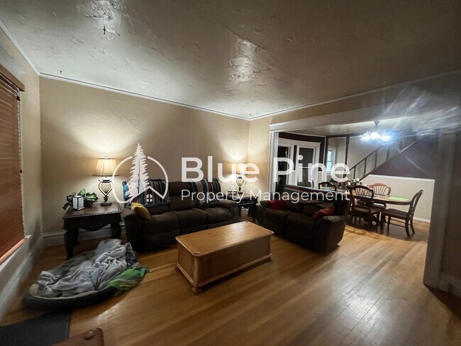 Building Photo - 284 S Ridge Ave