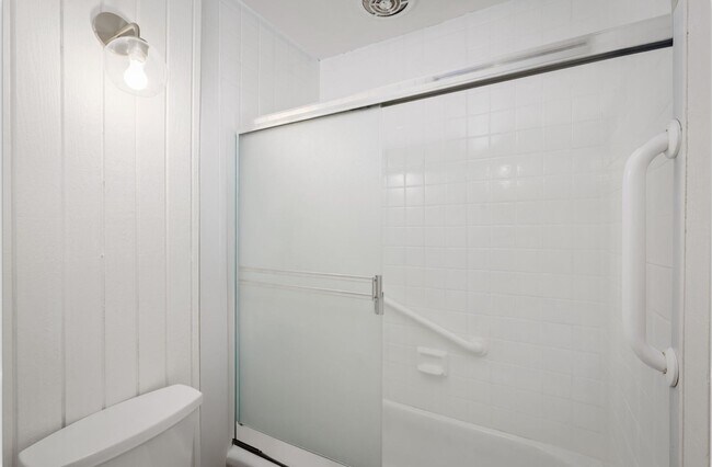 Building Photo - Furnished 1 Bedroom 1 Bath Condo