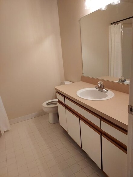 Building Photo - 16423 Claremont Dr