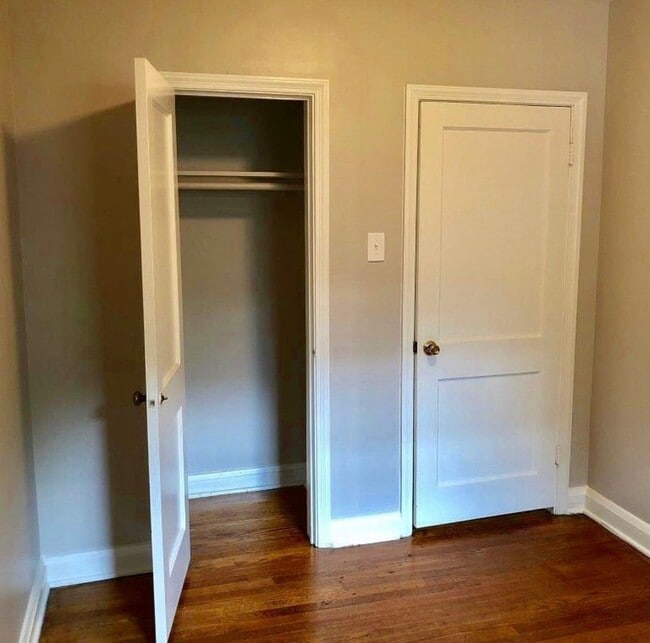 Building Photo - Rancher Style Single Family Home