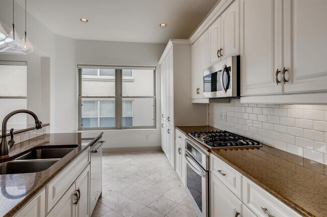 Building Photo - 2800 Waymaker Way