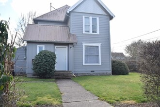 Building Photo - POL5