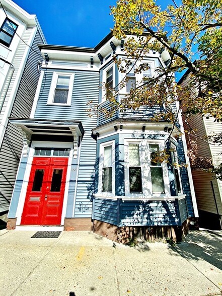 Building Photo - 466 Sumner St