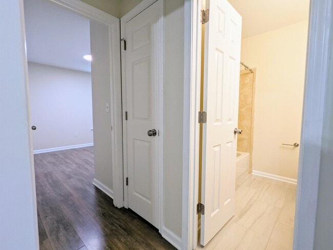 Building Photo - 6498 Glastonburg Ln