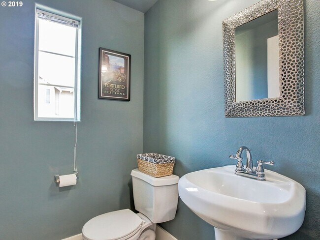 Building Photo - 2 Bedroom 2.5 Bathroom with 2 Tandem Car garage ~ Convenient Cedar Mill Location Near St. Vincent...