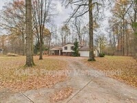 Building Photo - 874 Pleasant St