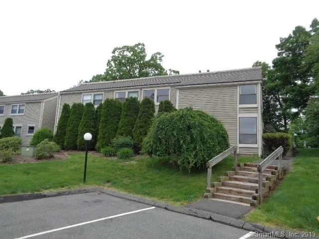 Building Photo - 2 Stevens Pl