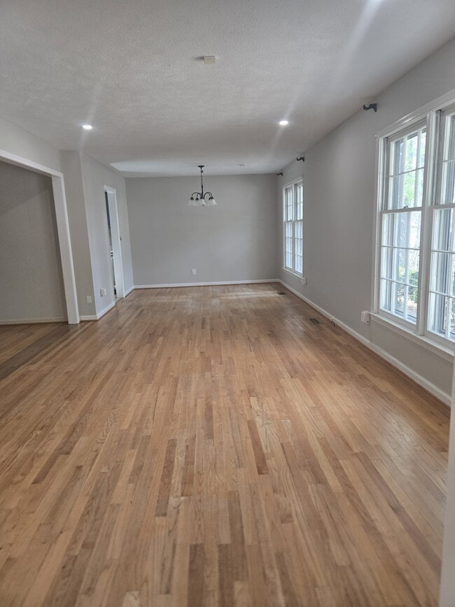 Building Photo - 2439 Dartmouth Dr