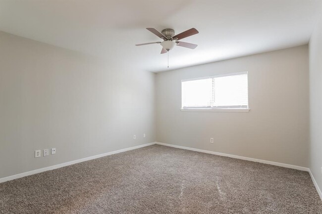 Building Photo - 36 W Bigelow Oak Ct