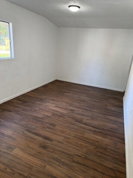 Building Photo - 6323 Ravinnia Dr