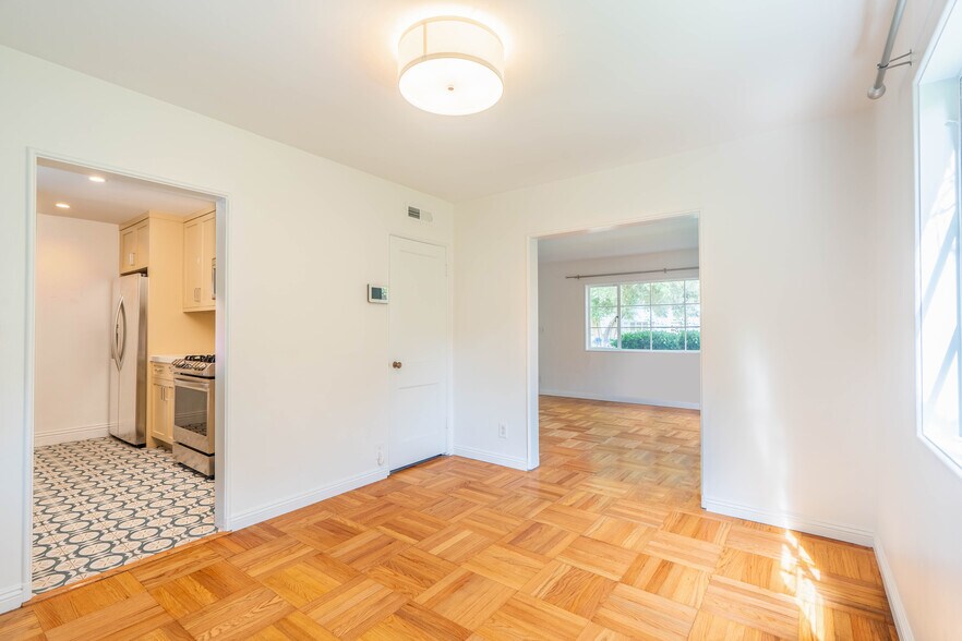 Building Photo - 5161 Village Grn