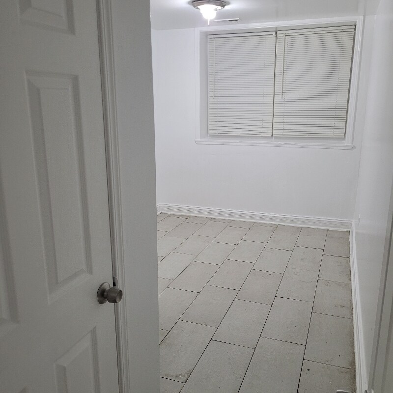 Building Photo - 6751 S Clyde Ave