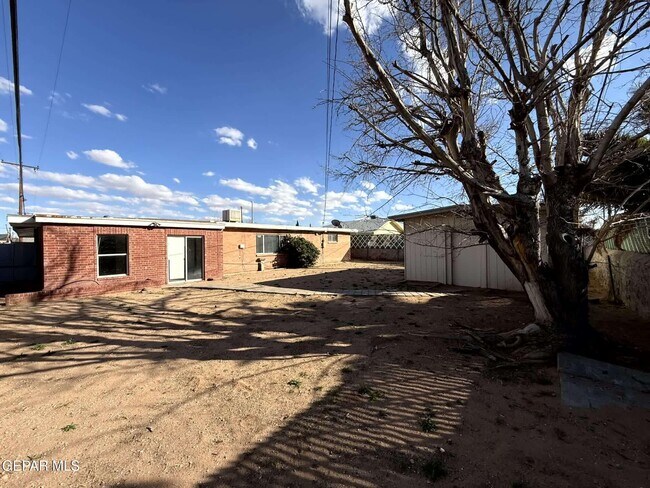 Building Photo - 2801 Hawick Rd
