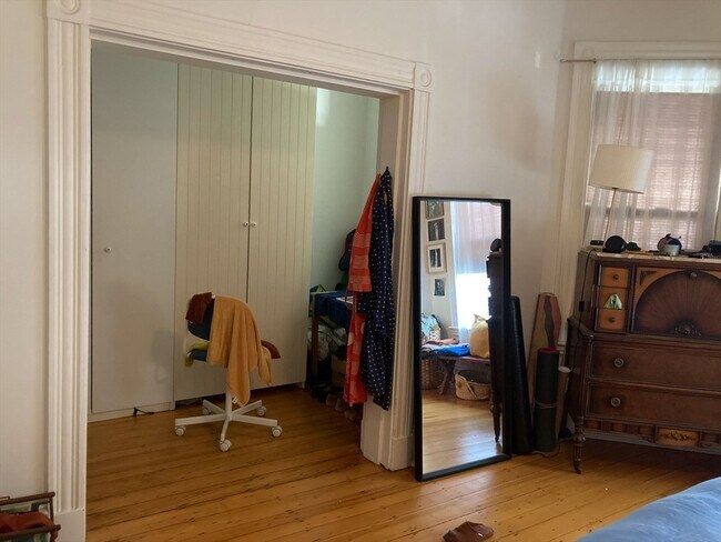 Building Photo - 184 School St