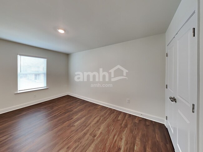 Building Photo - 572 Smt Vw Ln