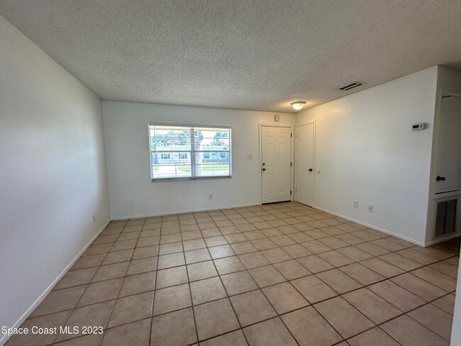 Building Photo - 2781 Hereford Rd