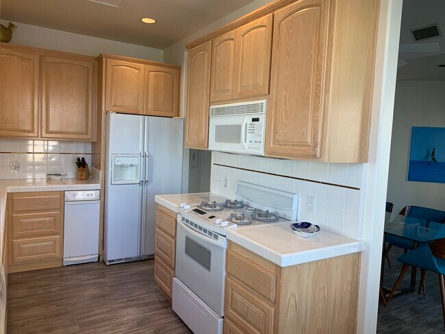 Kitchen - 7635 Draper Ave