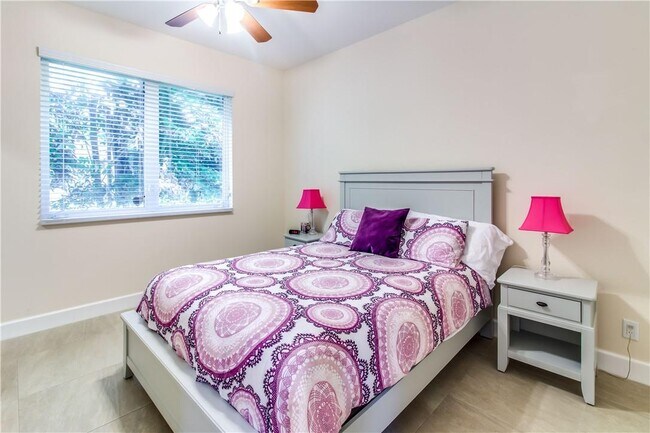 Building Photo - 340 Elm St