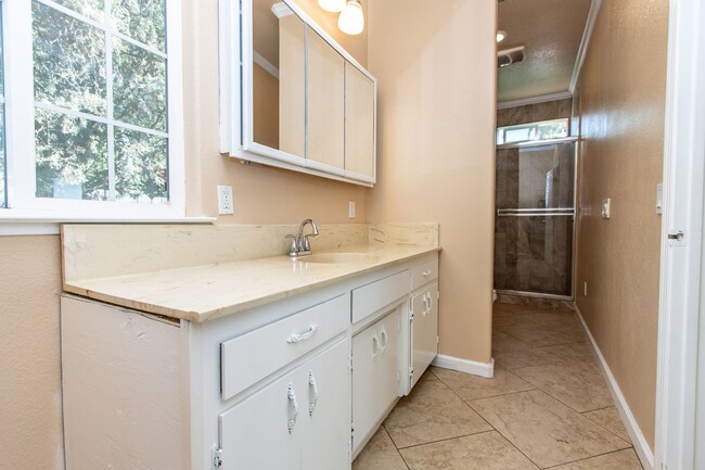 Building Photo - Coming Soon... 3 Bedroom 2 bath!