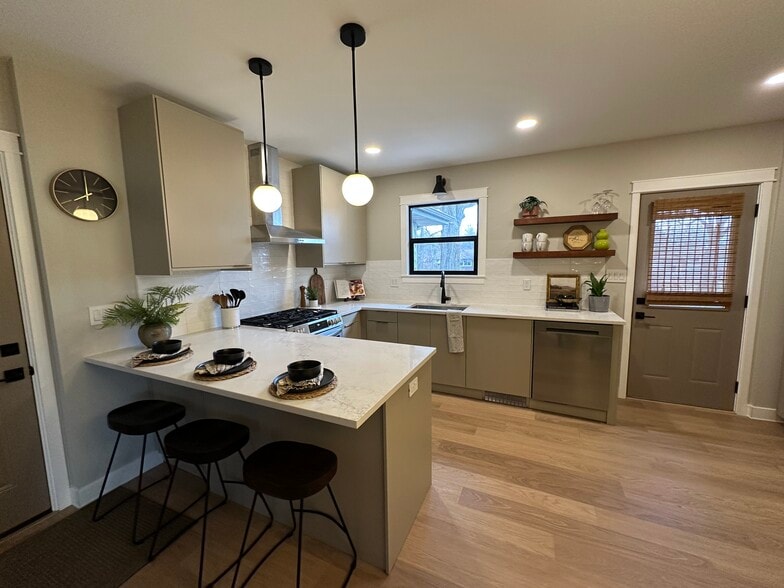 Building Photo - 9175 Kardel Dr