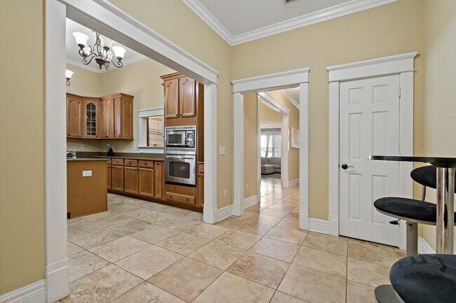 Building Photo - 611 S Orleans Ave