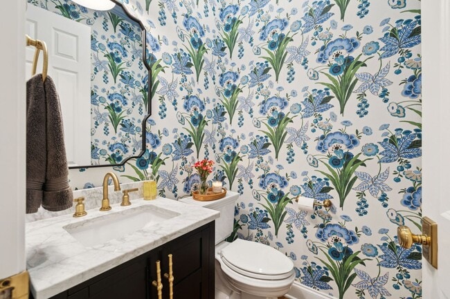 Building Photo - Luxury Executive Rental in Highlands of Ladd Park